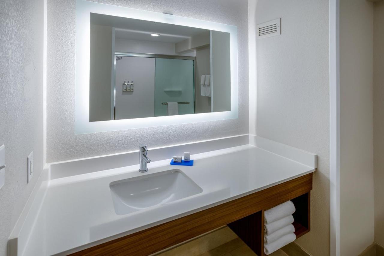 Holiday Inn Express Hotel & Suites Salisbury - Delmar By Ihg Екстер'єр фото