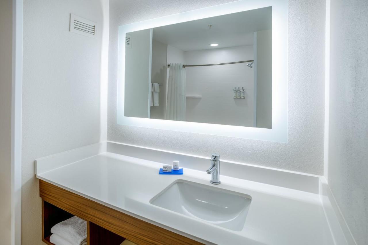 Holiday Inn Express Hotel & Suites Salisbury - Delmar By Ihg Екстер'єр фото